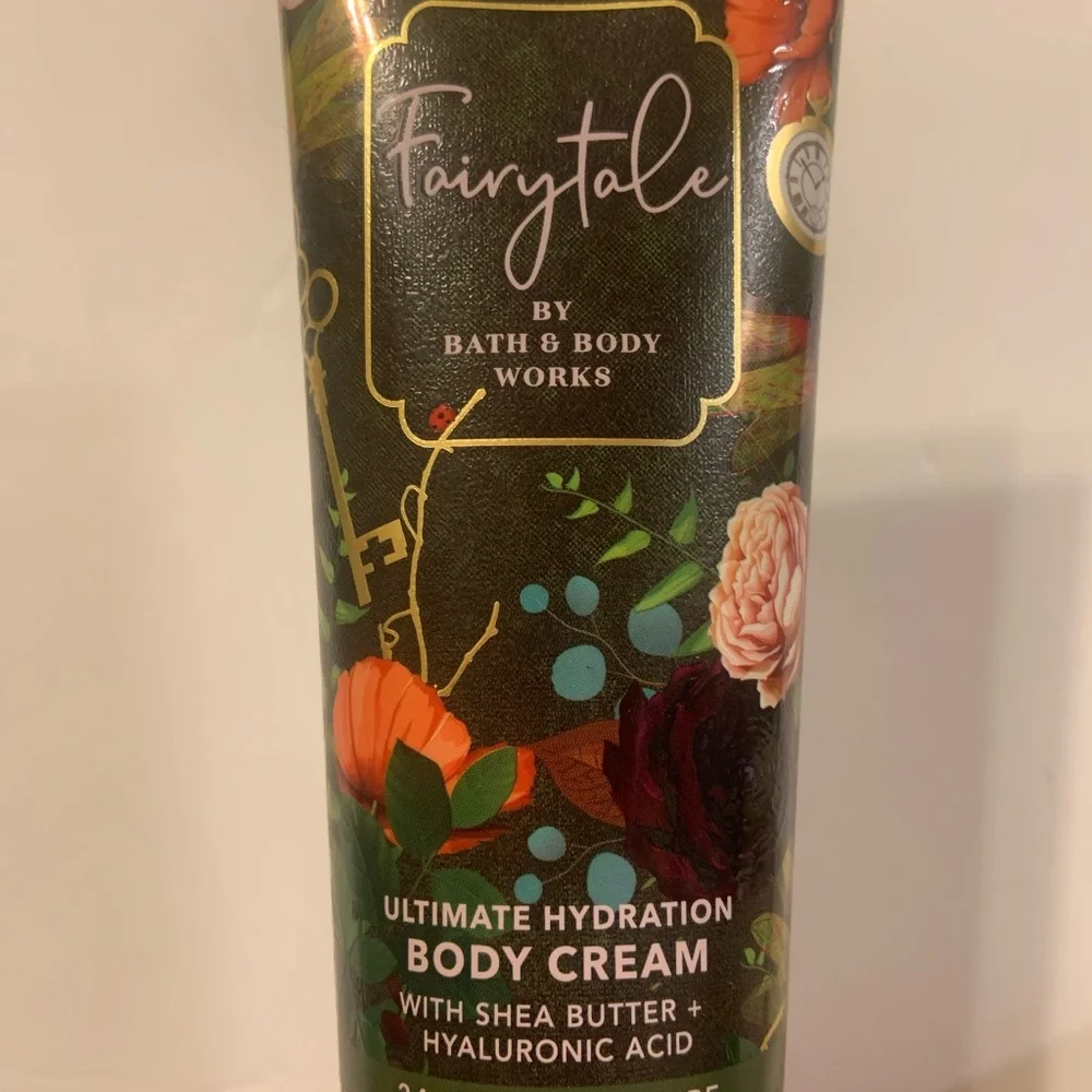 Bath and Bodyworks Fairytale body cream with hyaluronic acid - Picture 1 of 3